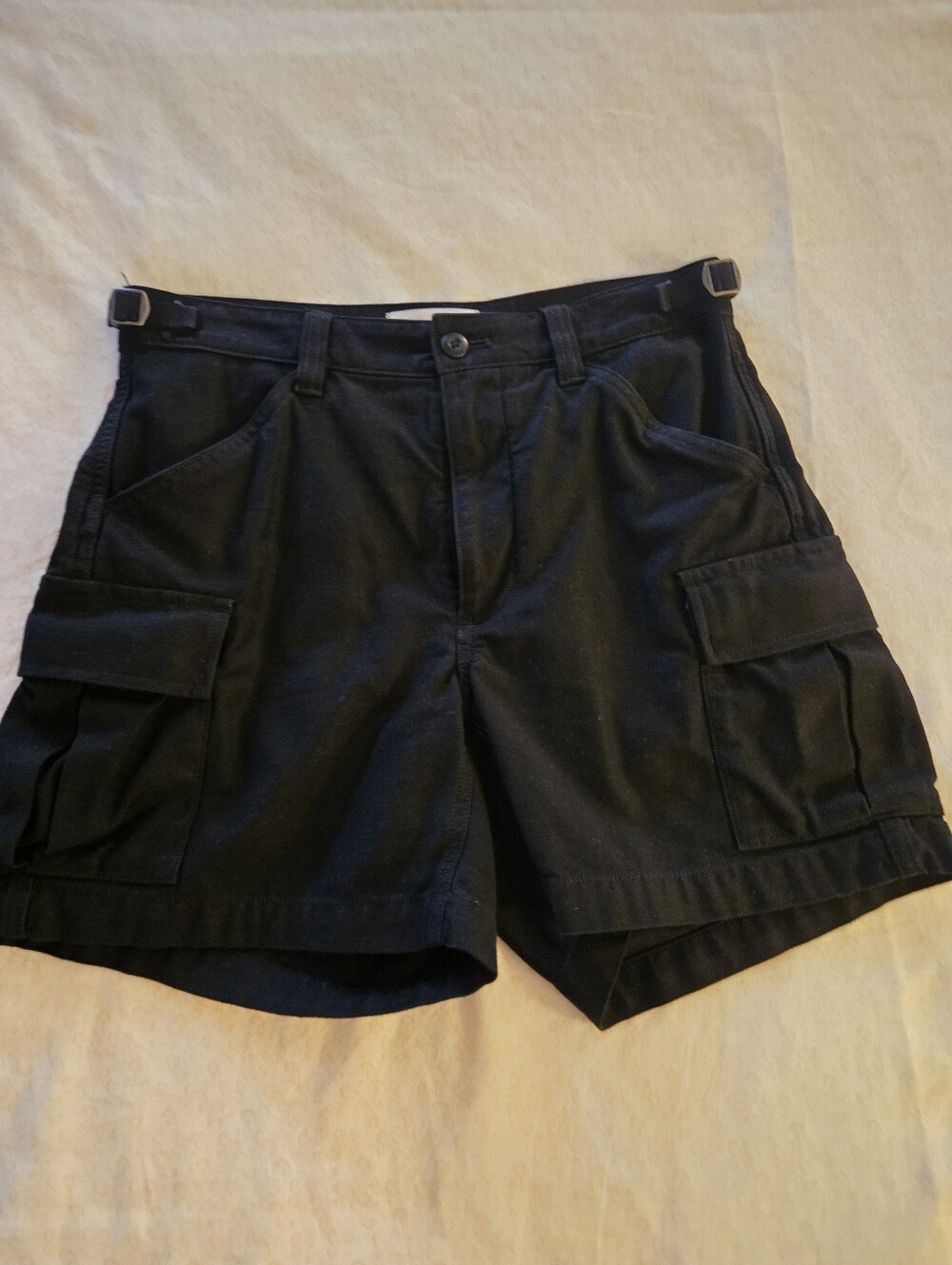 Aritzia TNA Cargo Shorts, Black, Size 4